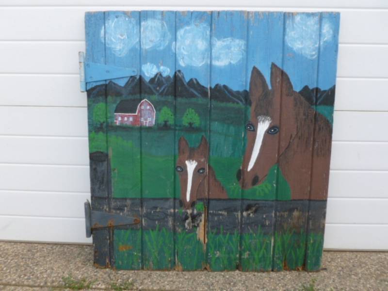 lot 9 image: Vintage Painted Barn Door