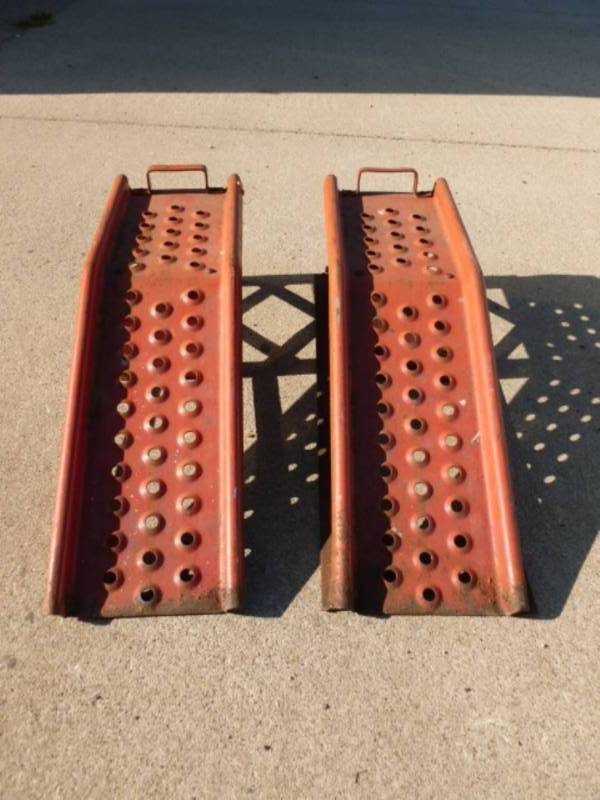 lot 18 image: Car Ramps
