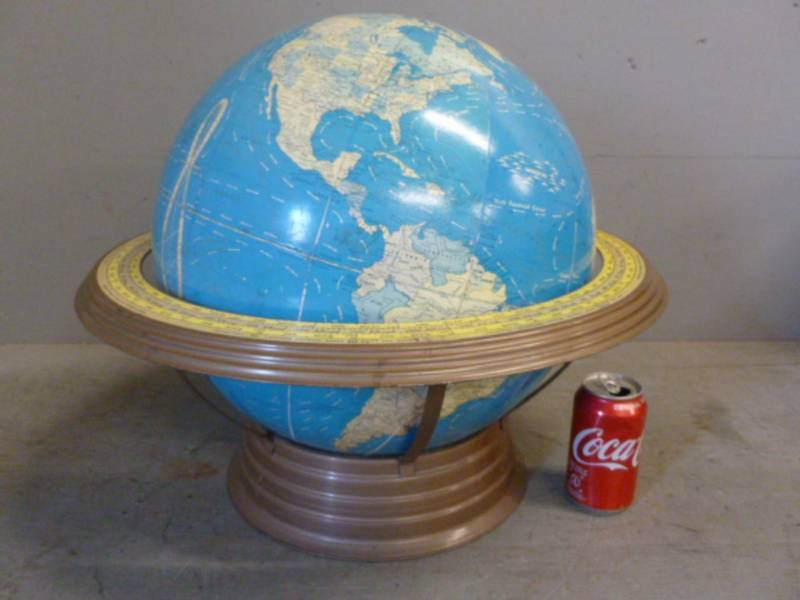 lot 19 image: Vintage Globe