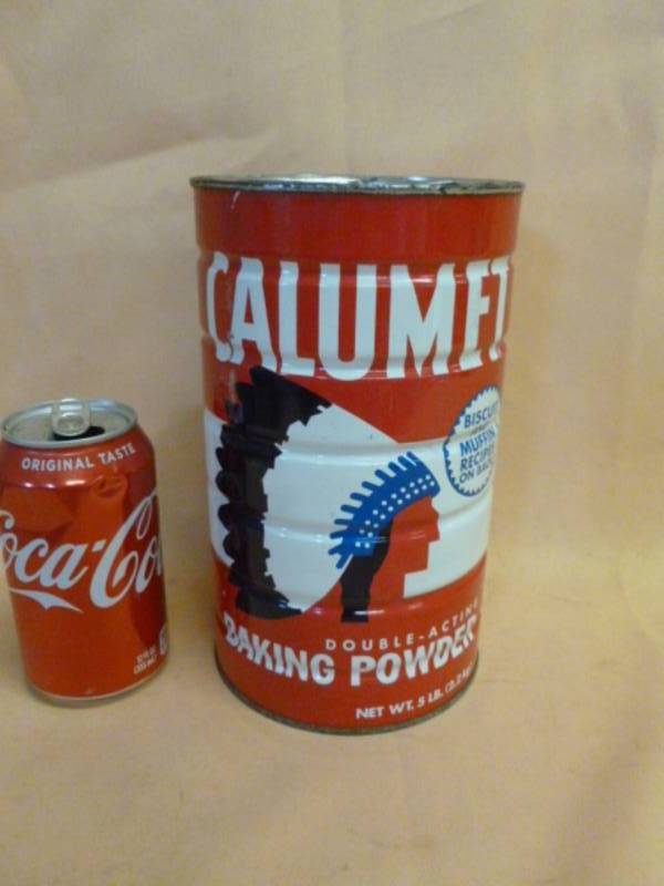 lot 21 image: Vintage Metal Container