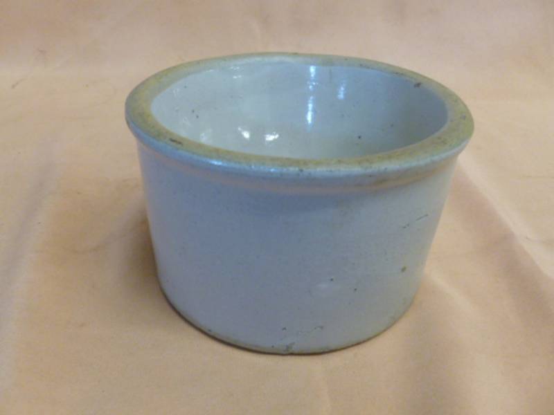 lot 23 image: Vintage Crock Morter