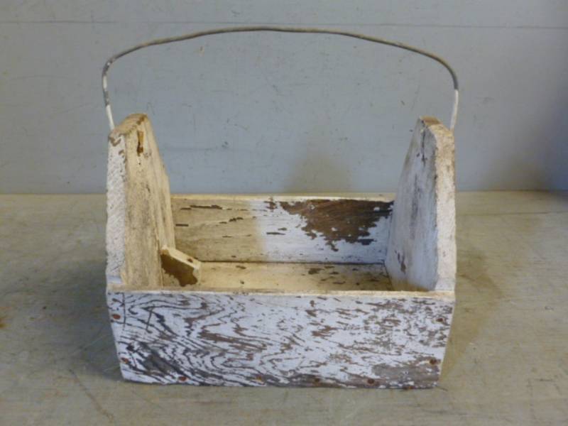 lot 27 image: Vintage Carpenters Box