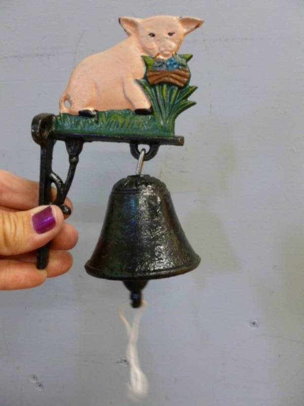 lot 34 image: Cast Iron Bell