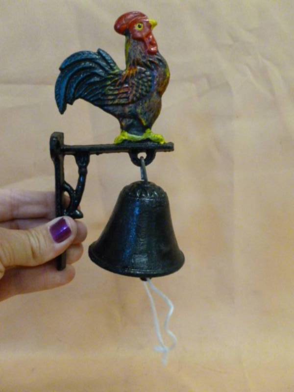 lot 35 image: Cast Iron Bell