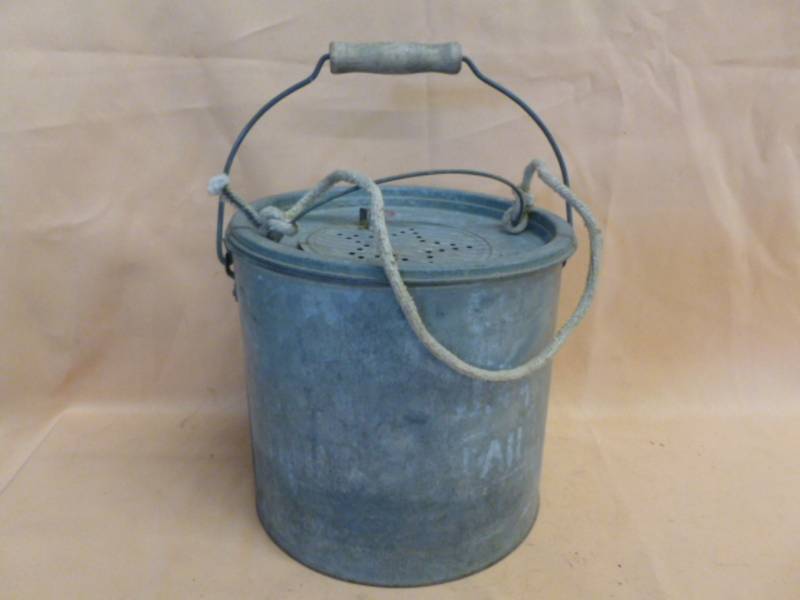 lot 74 image: Vintage Minnow Bucket