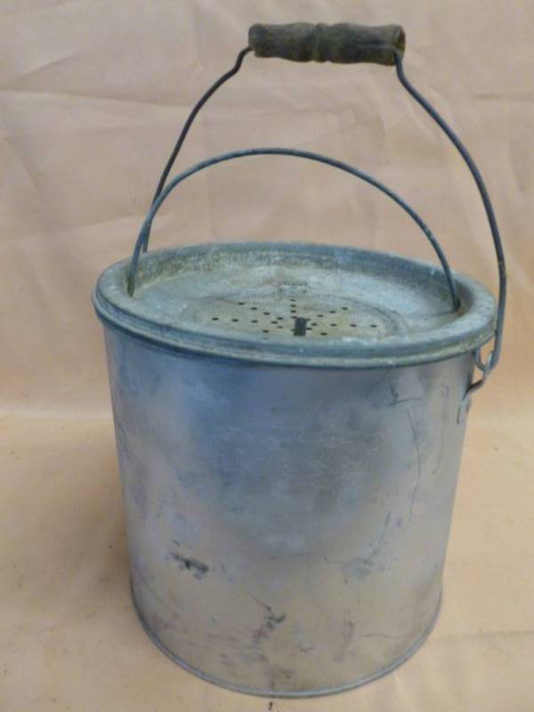 lot 75 image: Vintage Minnow Bucket