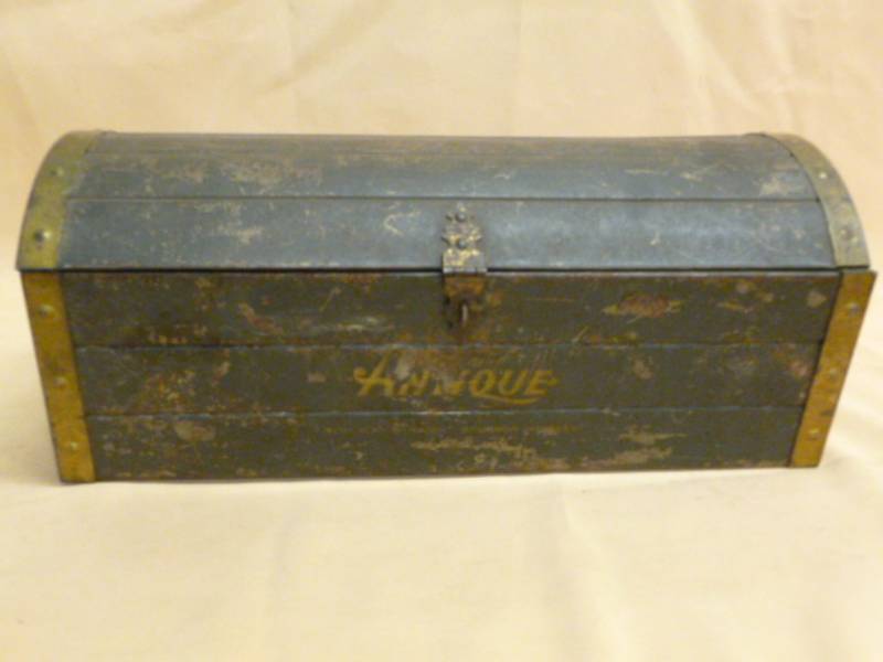 lot 94 image: Vintage Whiskey Case