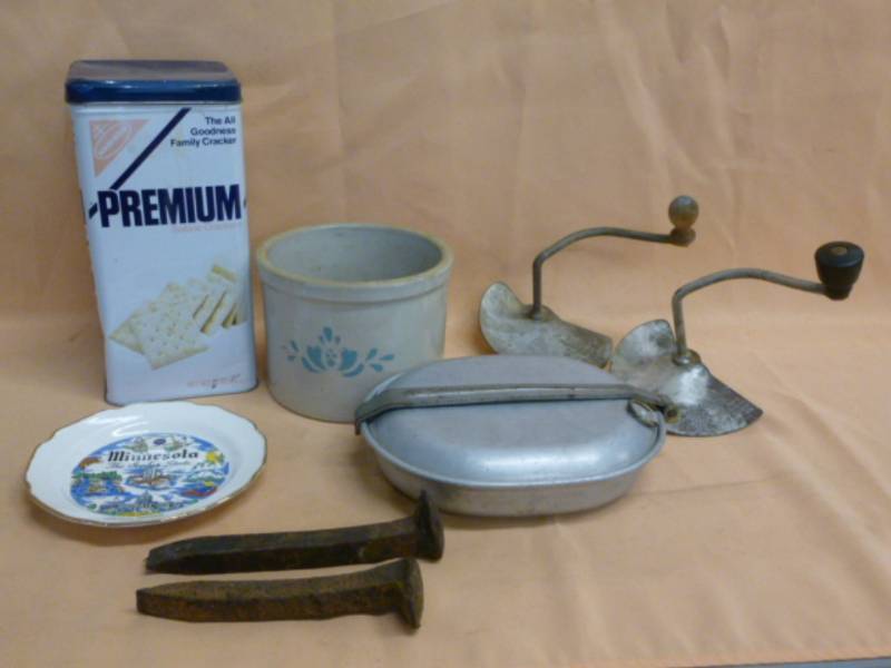 lot 95 image: Vintage Items