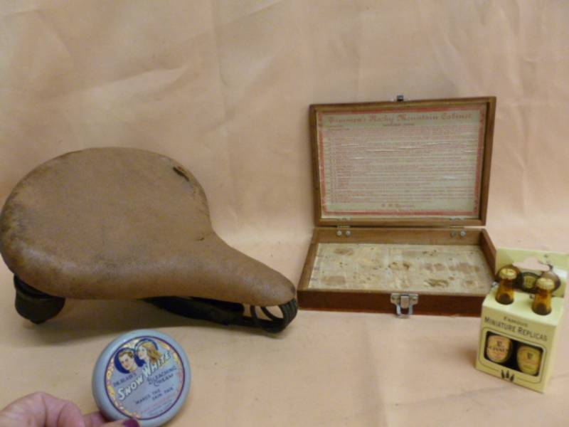 lot 104 image: Vintage Items