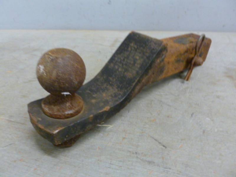 lot 115 image: Receiver Hitch