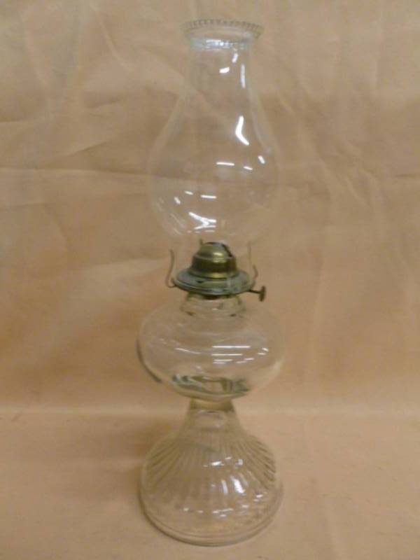 lot 119 image: Vintage Oil Lamp