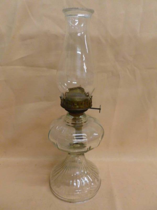 lot 120 image: Vintage Oil Lamp
