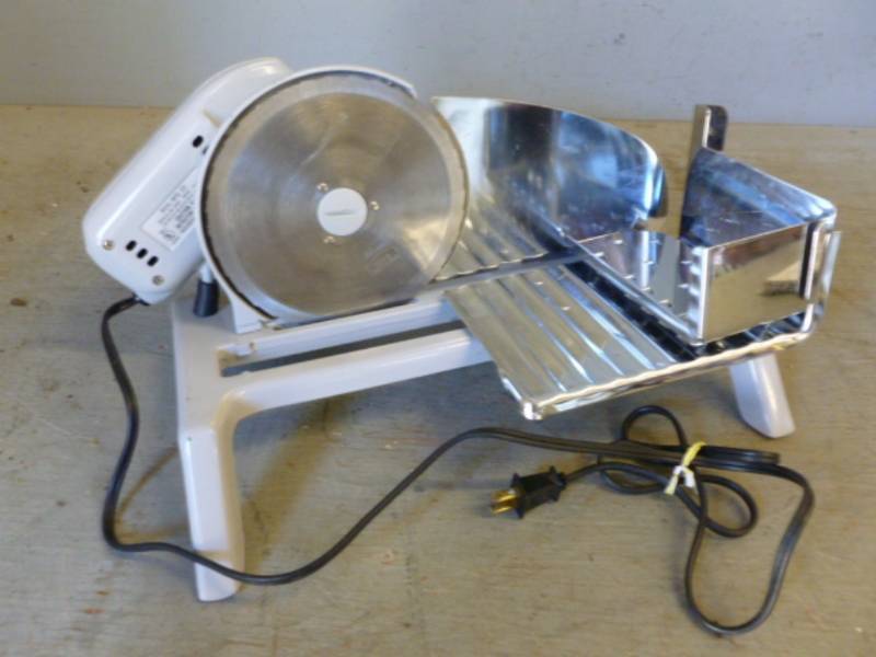 lot 135 image: Electric Meat Slicer