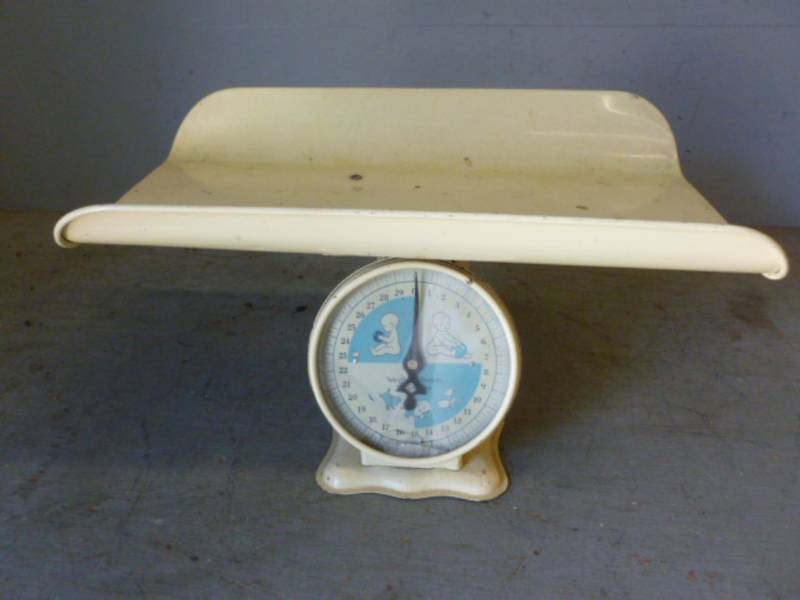 lot 138 image: Vintage Scale