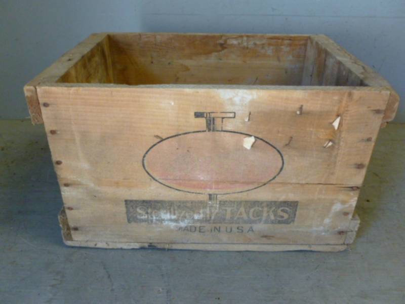 lot 141 image: Vintage Wooden Box