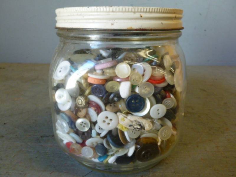 lot 144 image: Vintage Buttons