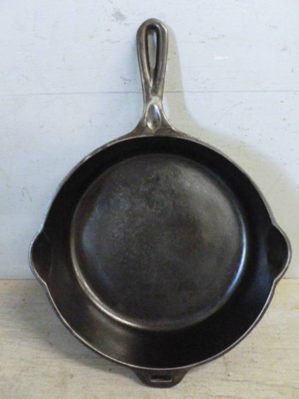 lot 179 image: Vintage Wagner Cast Iron Pan