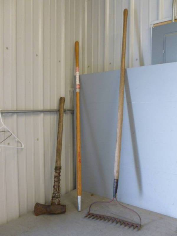 lot 181 image: Lawn And Garden Items