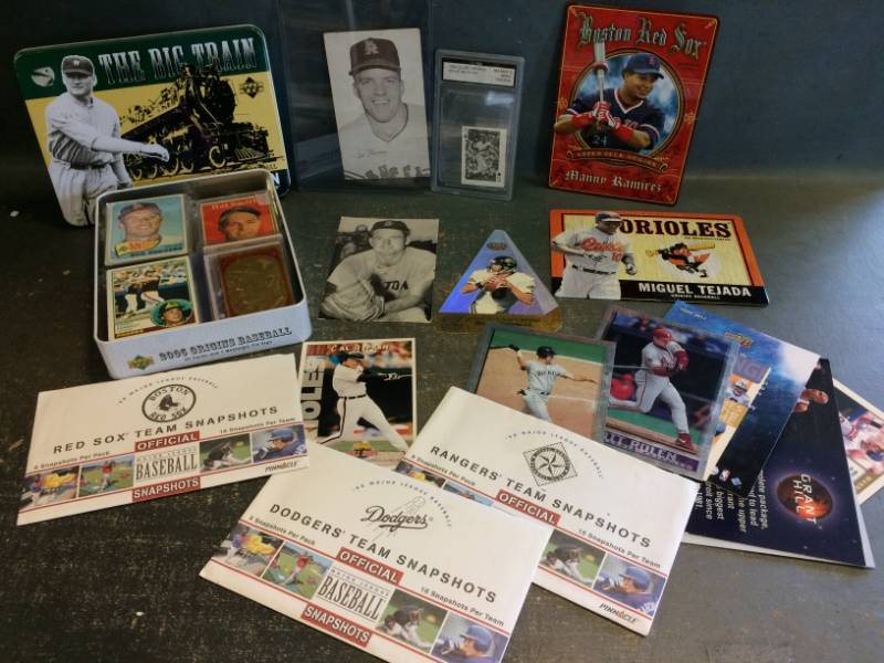 lot 6 image: Baseball Collectibles with Upper Deck Player Tins and Oversized Cards