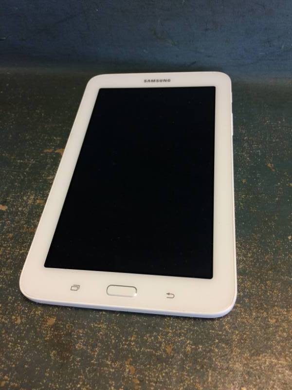 lot 14 image: Samsung Tablet