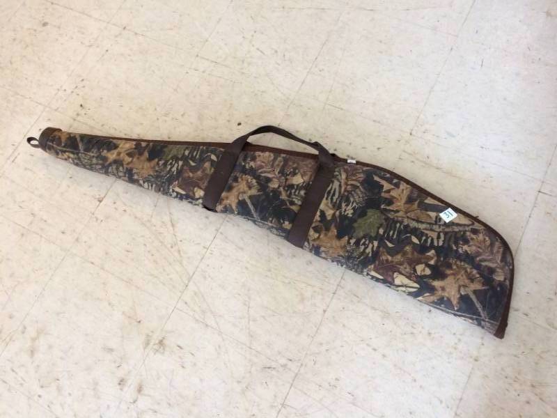 lot 31 image: Mossy Oak Soft Gun Case