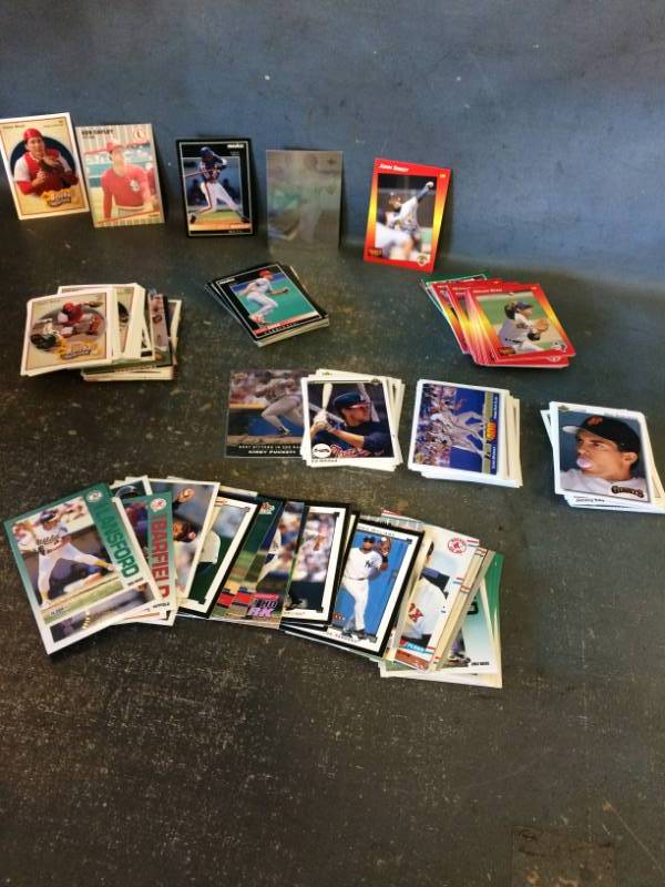 lot 42 image: Baseball Cards