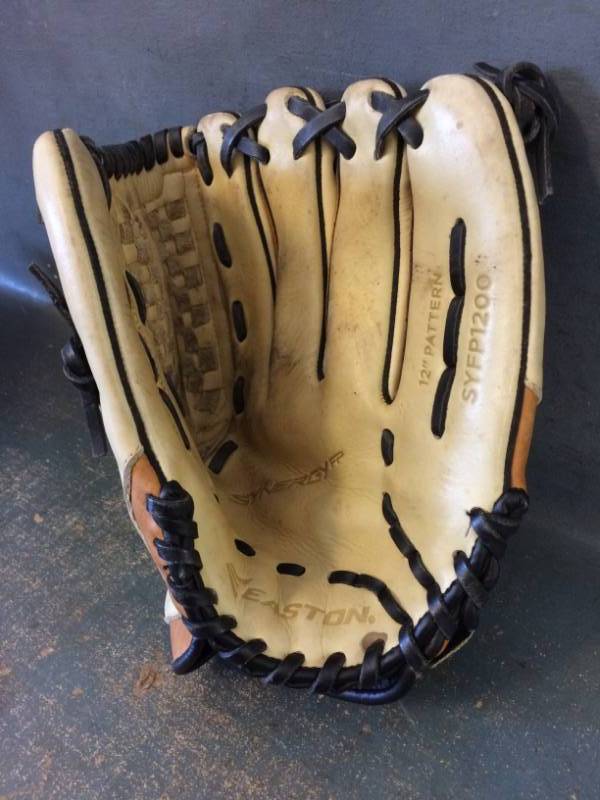lot 53 image: Baseball Glove