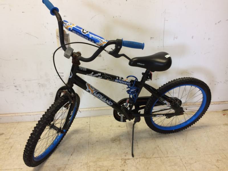 lot 117 image: Upland Storm Boys Bicycle