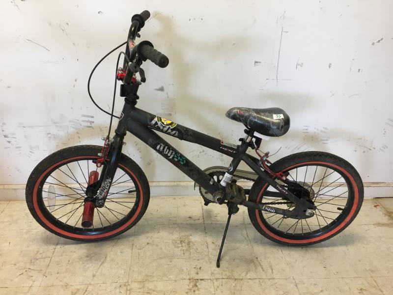 lot 35 image: Kent 18 Abyss Bicycle