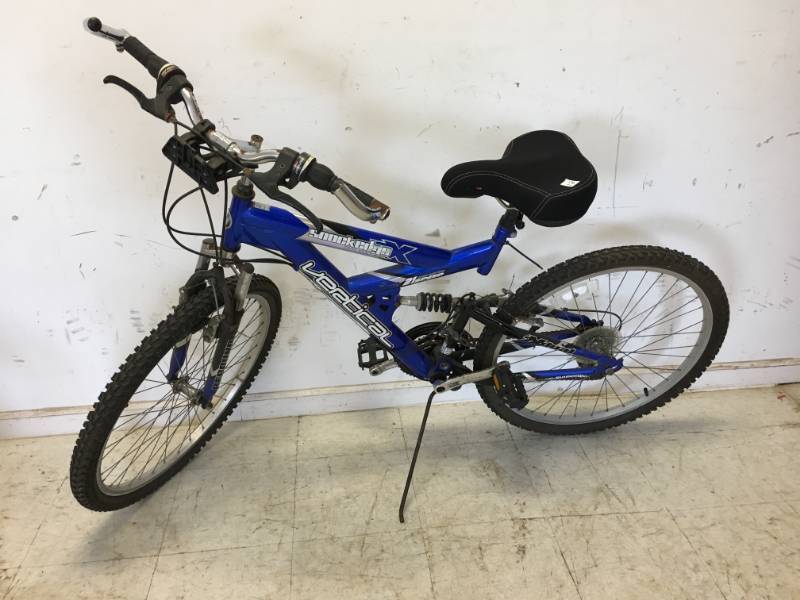 lot 12 image: Vertical Bicycle