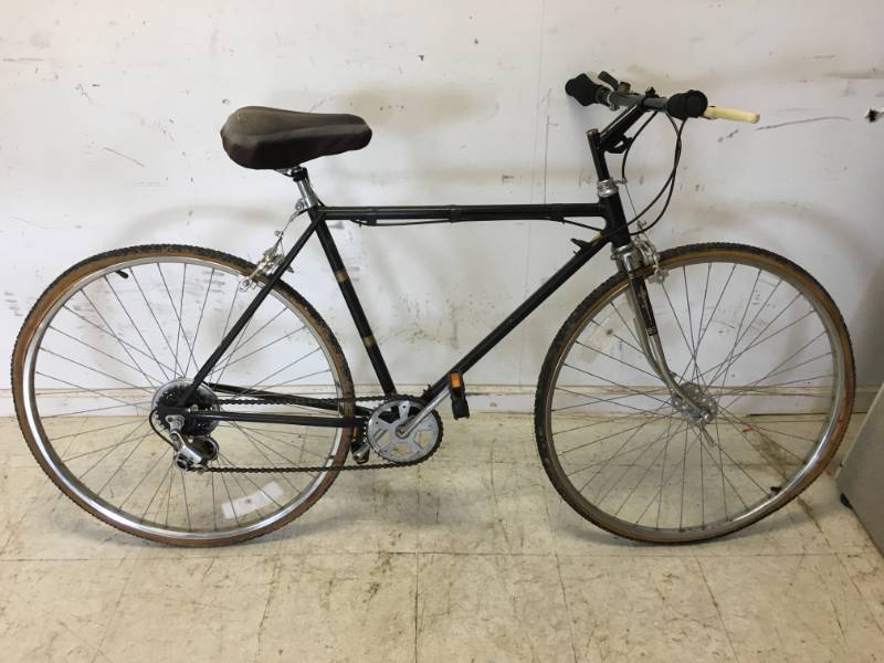 lot 110 image: Schwinn 5 Speed Bicycle