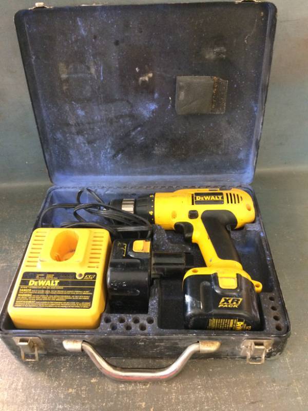 lot 78 image: Dewalt Adjustable Clutch Cordless 38 VSA Drill