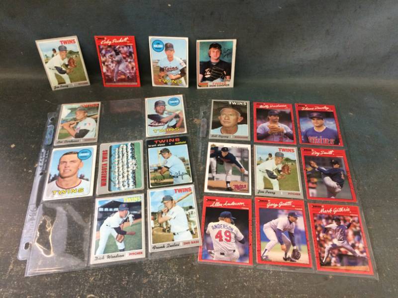 lot 88 image: Vintage Minnesota Twins Baseball Cards with Jim Perry and Kirby Puckett