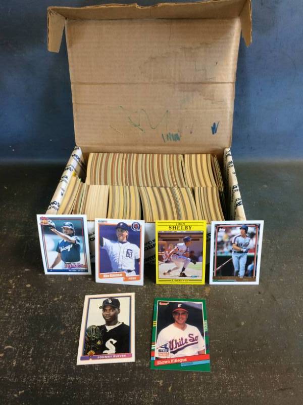 lot 96 image: Large Lot of Baseball Cards