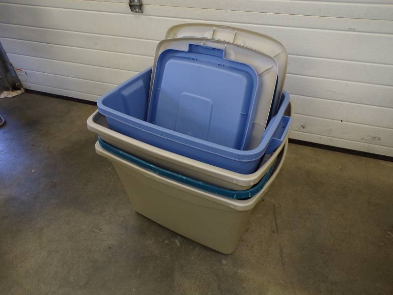 lot 49 image: 4 Large Plastic Totes with lids