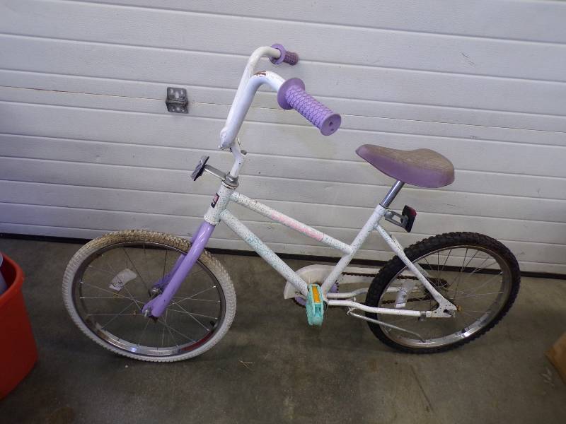 lot 44 image: Kids Bike