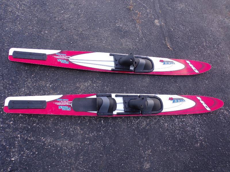 lot 43 image: Pair of Water Skies
