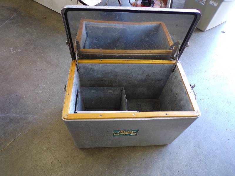 lot 41 image: Vintage Cooler