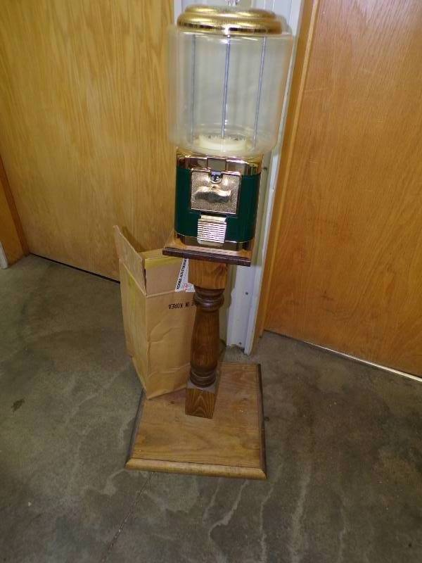 lot 9 image: Gumball Machine with Key and Stand, unused still with box