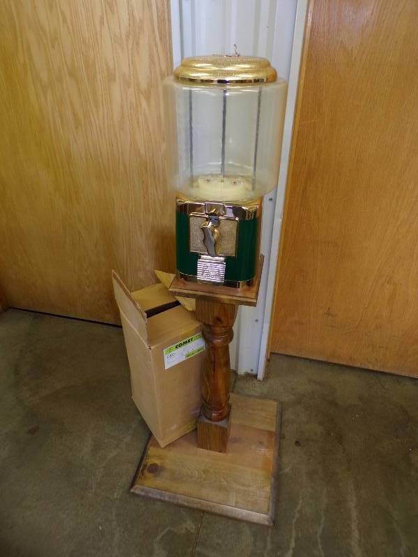 lot 10 image: Gumball Machine with Key and Stand, unused still with box