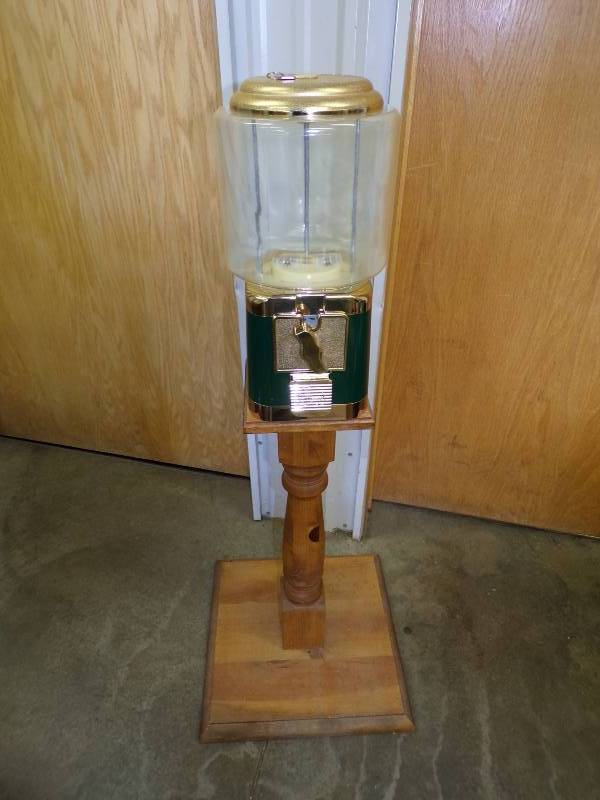 lot 11 image: Gumball Machine with Key and Stand, unused still with box