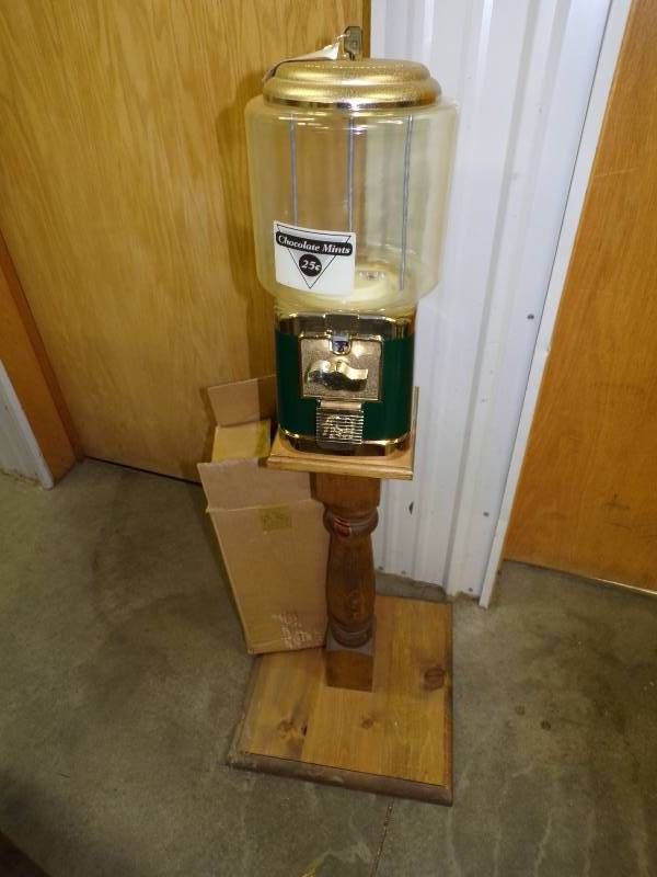 lot 13 image: Gumball Machine with Key and Stand, unused still with box