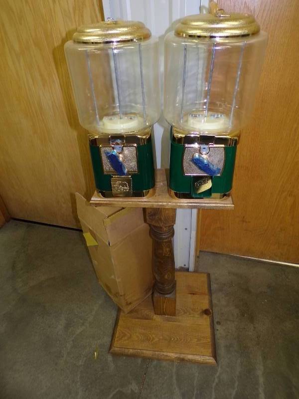 lot 15 image: Pair of Gumball Machine with Key and Stand, unused still with box