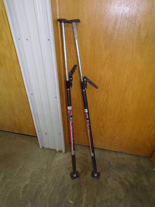 lot 19 image: Pair of Cargo Load Keeper Bars