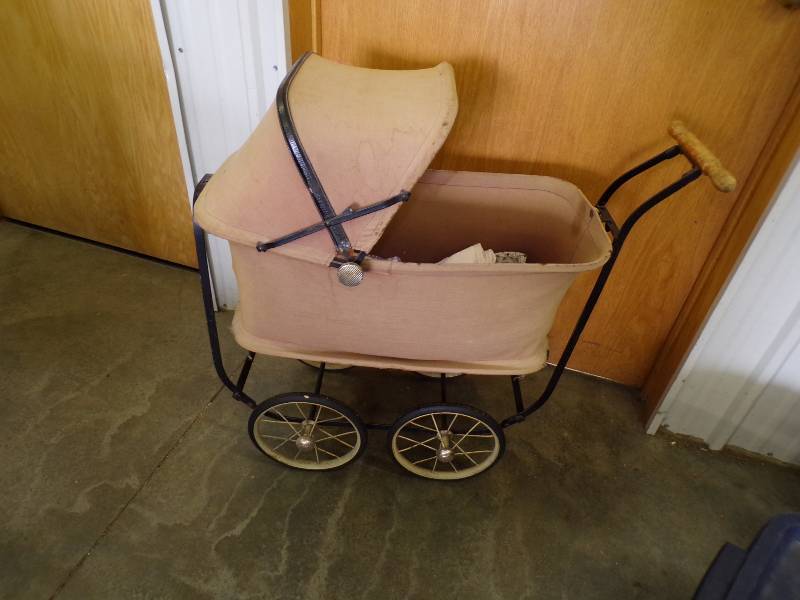 lot 58 image: Vintage Doll Carriage with Doll