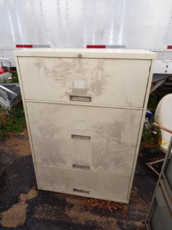 lot 94 image: Metal 4 Drawer File Cabinet
