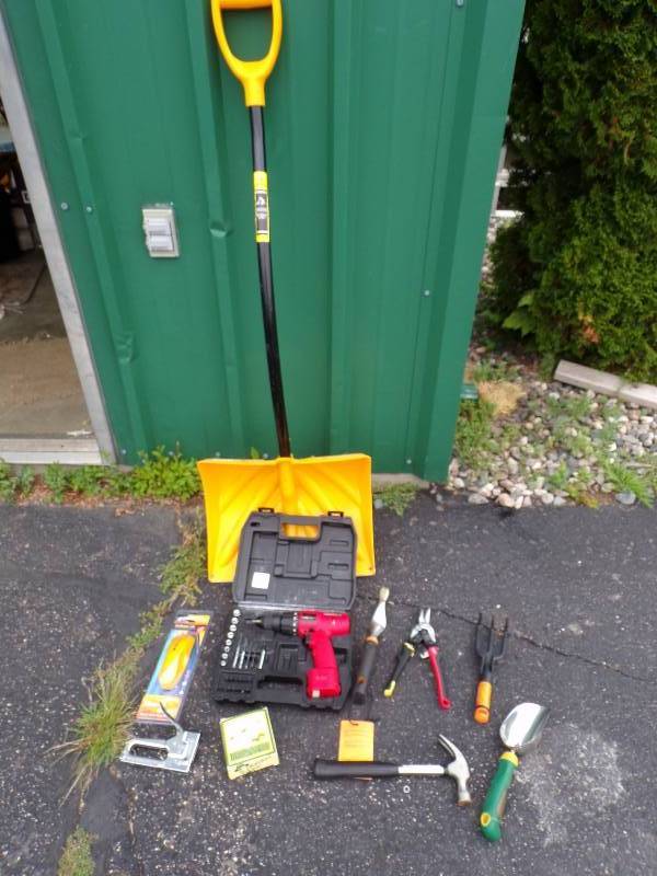 lot 74 image: Snow Shovel, Cordless Drill, Tools and Stud Finder
