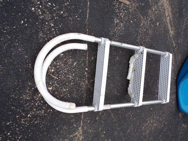 lot 79 image: 3 Step Boat Ladder