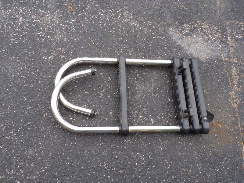 lot 81 image: 4 Step Telescoping Boat Ladder