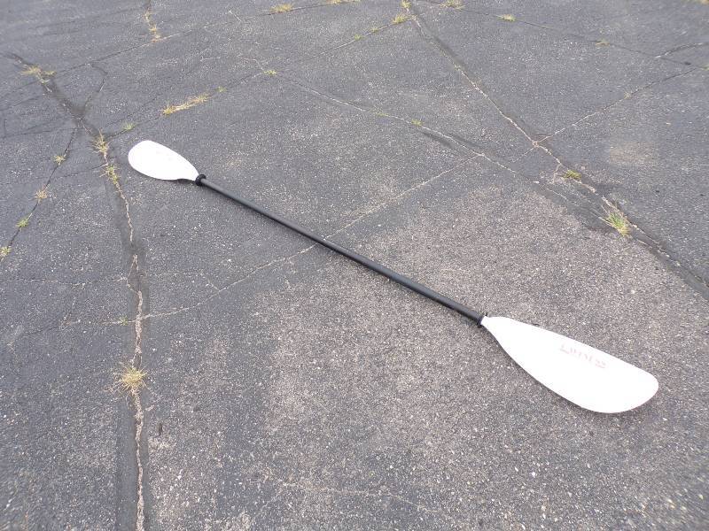 lot 85 image: Kayak Paddle